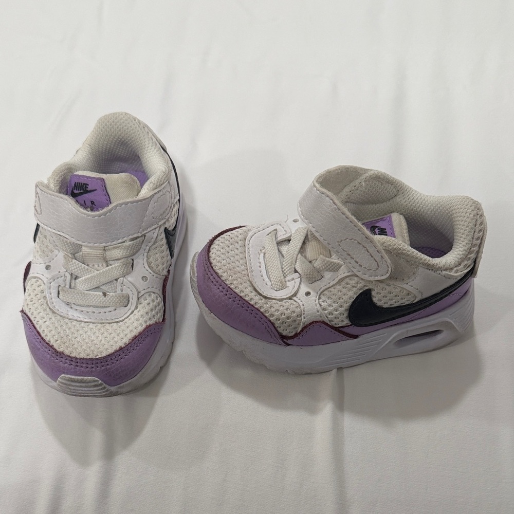 Nike Kids Sneakers in White and Lavender